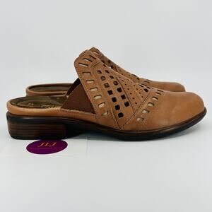 Naot Women's Sharkia Mocha Leather/Stone Nubuck Comfort Mules Size 37 EU/ 6 US